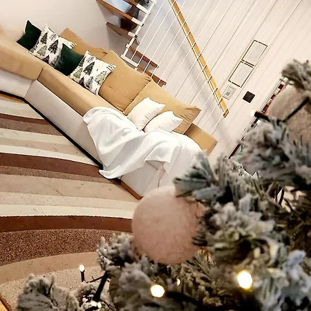 Apartman Léna - *