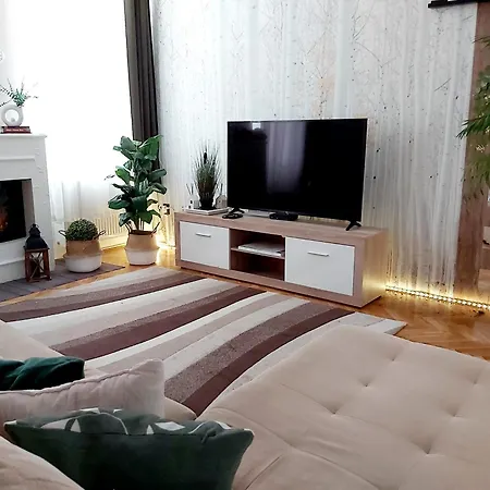 Apartman Léna - *