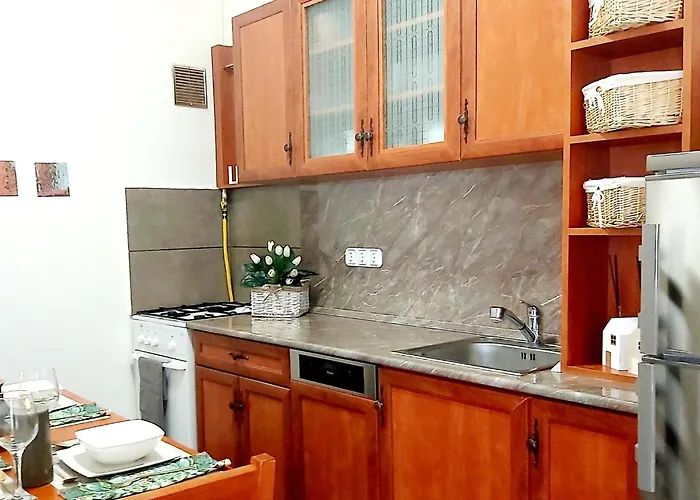 Lena - Lägenhet Eger